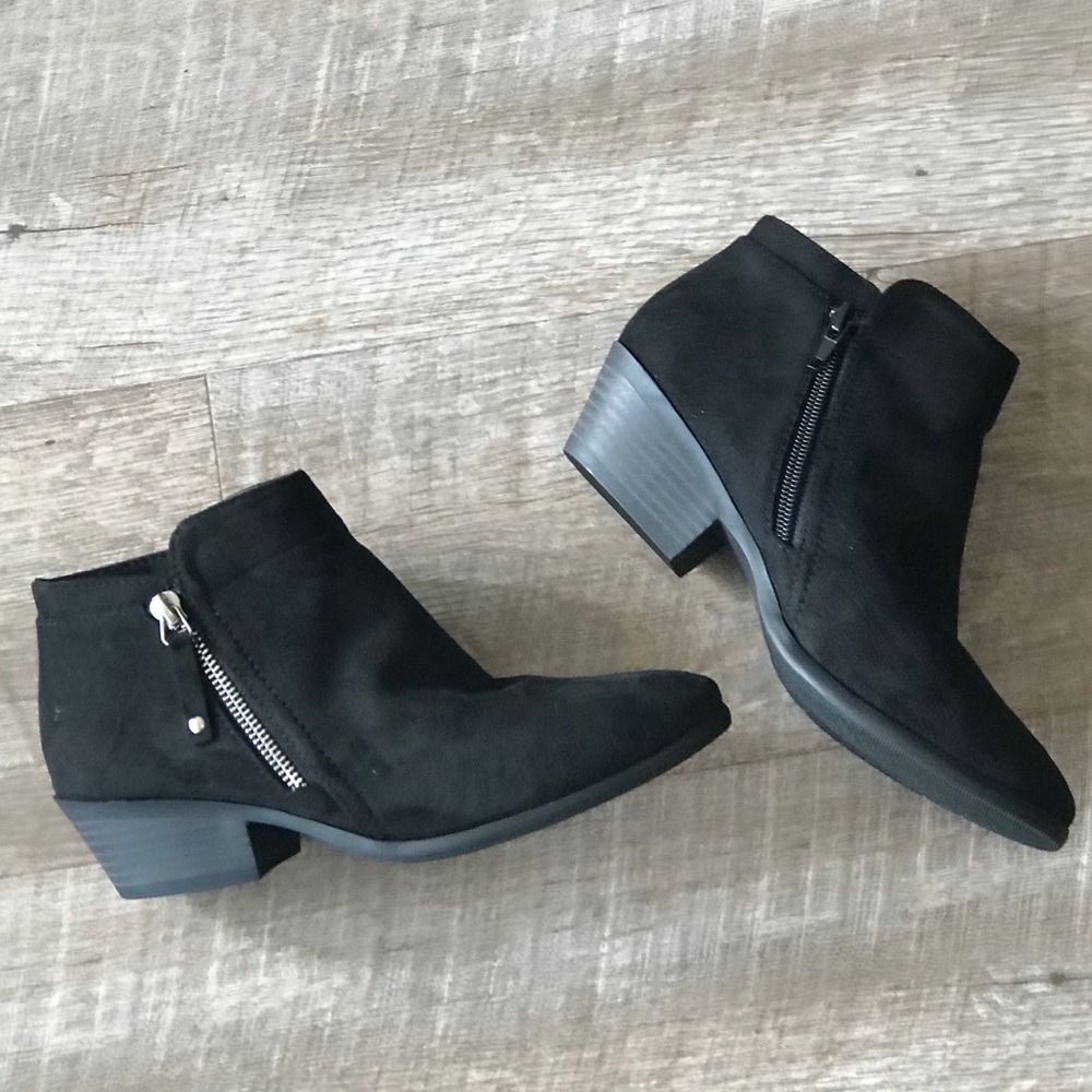 Black Basic Comfortable Low Heel Zipper Bootie - Picture 2 of 8